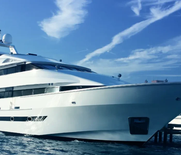 Which countries issue yacht licenses?