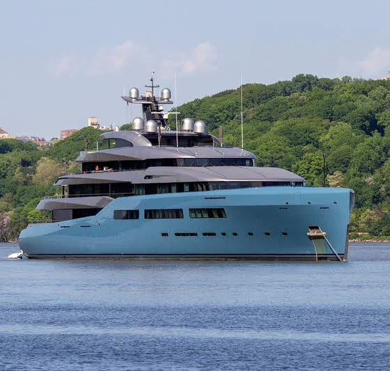 Aviva yacht